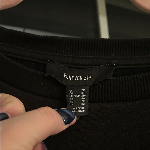 Colorblock Cropped & Distressed Crewneck - Picture 2 of 3